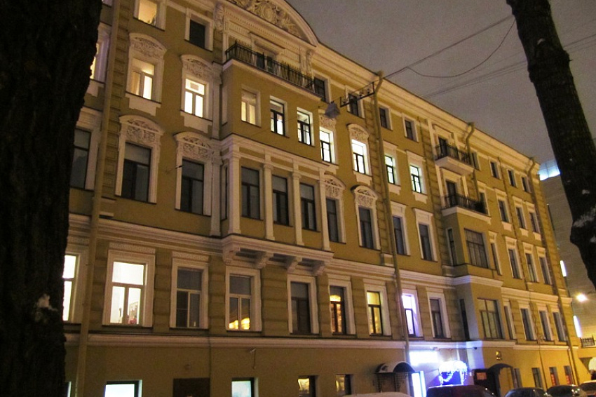 Дом на набережной Крюкова канала, где на верхнем этаже в последние годы своей жизни снимал квартиру Н.Н. Страхов.